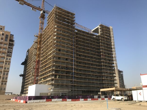 massive scaffolding around huge building in uae